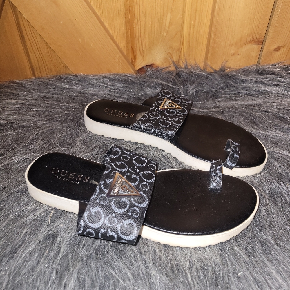 GUESS sandals with toe loop Womens Size 7